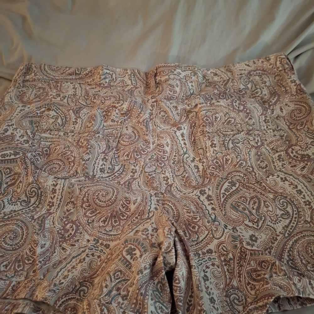 Bandolino Multicolor Paisley Shorts - Picture 10 of 10
